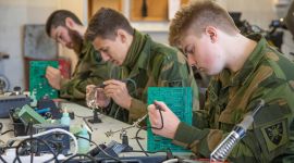 Cybertekniker-elever under termineringskurs på Jørstadmoen