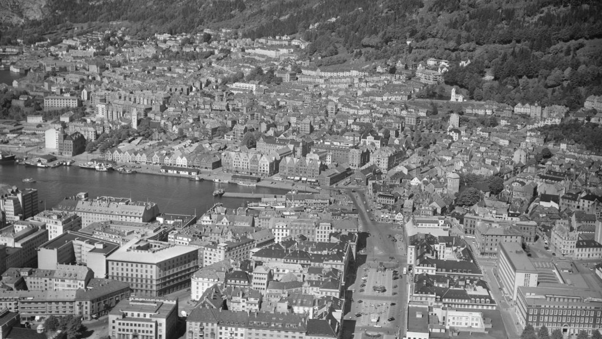 Flyfoto av Bergen i 1955