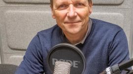 Gunnar Rustad i podkaststudioet til FFI.