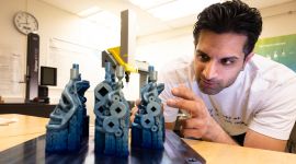 Sandeep Singh Klair med 3D-printede bremsekalipere.
