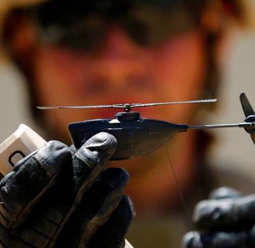 Nærbilde av dronen Black Hornet. Foto