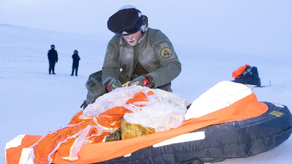 The ICE_PPR 2024 (International Coorperative Engagement Program for Polar Research) scientific trial took place in Resolute Bay, Nunavut in January 2024. Four countries (Norway, Finland, Sweden and Canada) tested the seat-packs that F18 and F35 pilots use when they eject from the aircraft. The goal of this study is to identify gaps in life-saving equipment and to assess pilots ability to survive for as long as possible with the gear present in their kits. Researchers from Defence Research and Development Canada (DRDC) and from FFI in Norway used health-monitoring equipment to track the core temperature and extremity temperature of the pilots while they were out in arctic conditions. The Aviation Life Saving Equipent (ALSE) kits were auditied for effectiveness throughout the trial.
