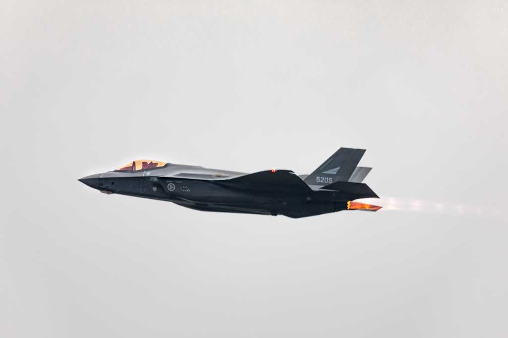 Kampflyet F-35 tar av.