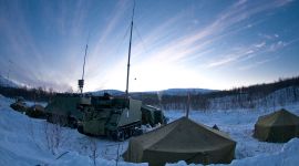 vinterlandskap og mobil militærleir