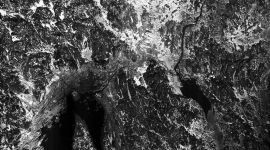 Satelittbilde i gråtoner tatt over Oslo-området.