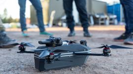 Nærbilde av avskjæringsdronen kalt Svale. 