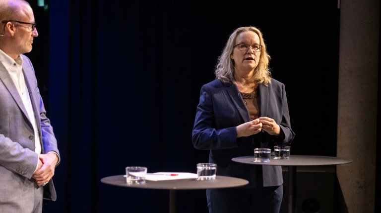 Gudrun Bertinussen i panelet under FFI-frokosten i desember 2025.
