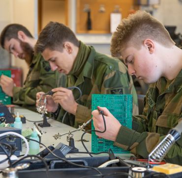 Cybertekniker-elever under termineringskurs på Jørstadmoen