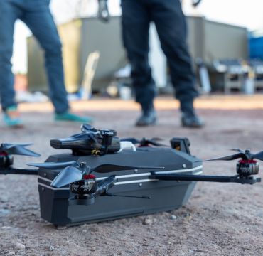 Nærbilde av avskjæringsdronen kalt Svale. 