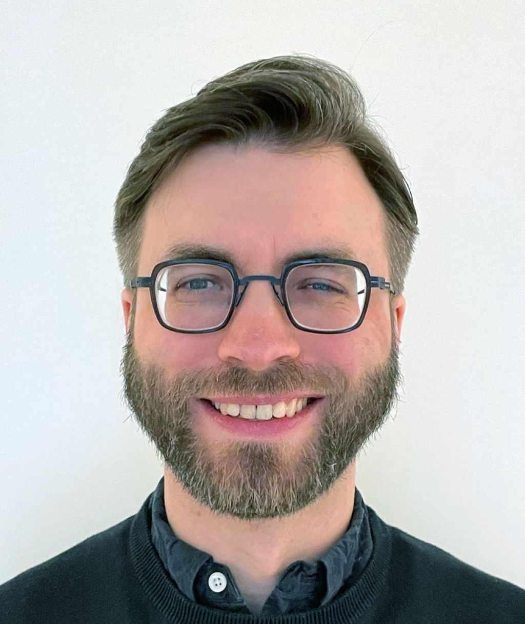 Portrett av Adrian Rogstad.