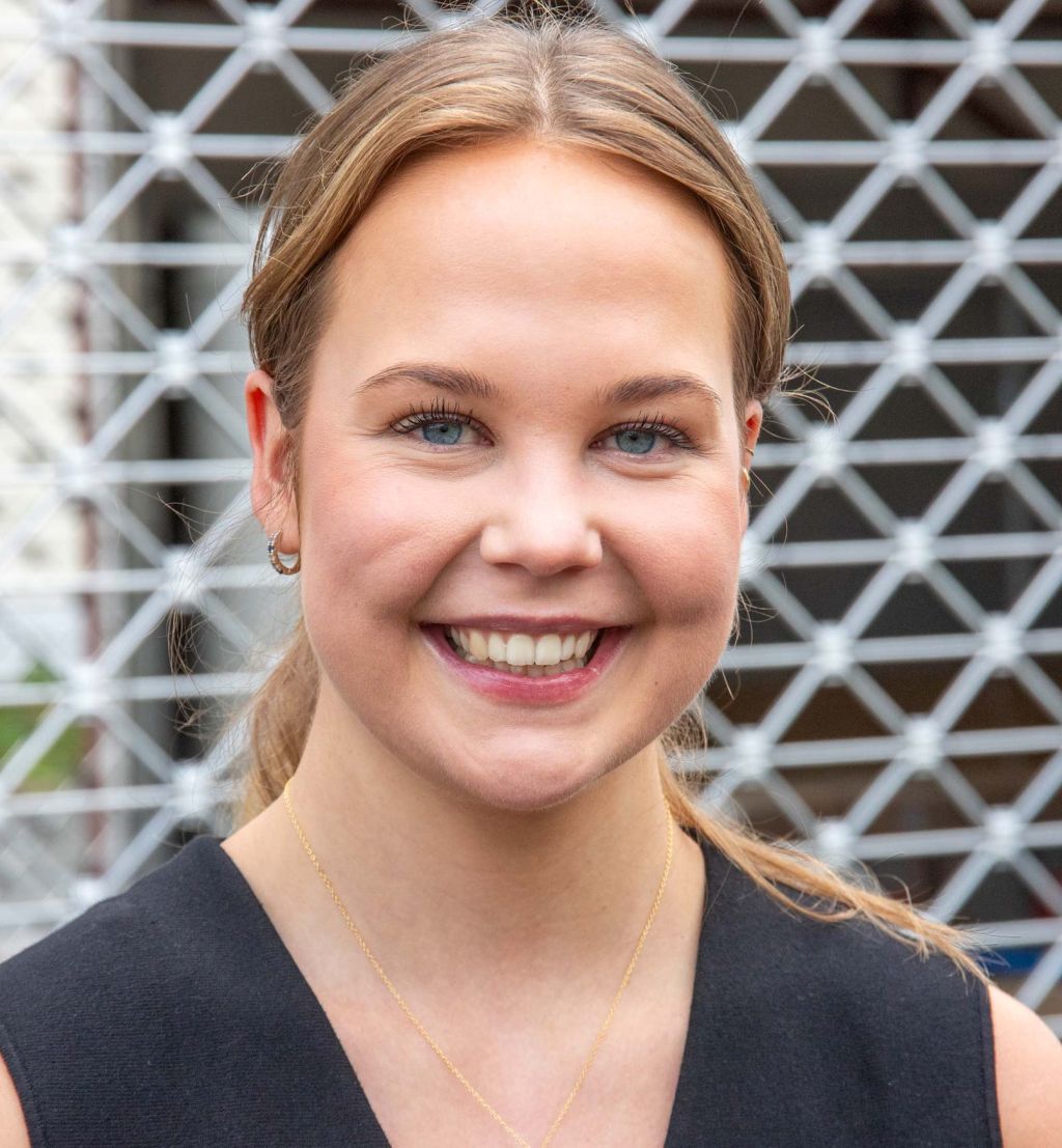 Portrett av sommerstudent Maria.