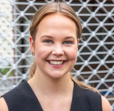Portrett av sommerstudent Maria.