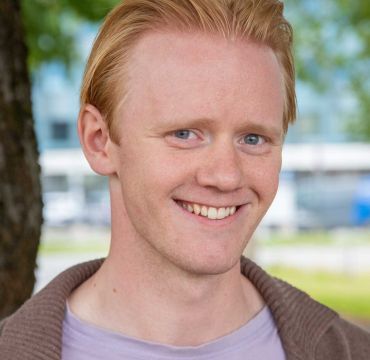 Portrett av Sigurd, som har hatt sommerjobb ved FFI sommeren 2025.