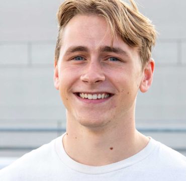 Portrett av Filip - ein somarstudent ved FFI.