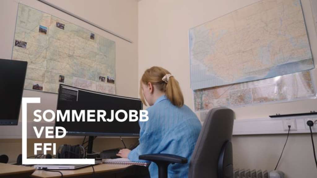 Bilde av Thea som har jobbet med maskinlæring for å oversette jihadistisk propaganda på nett.