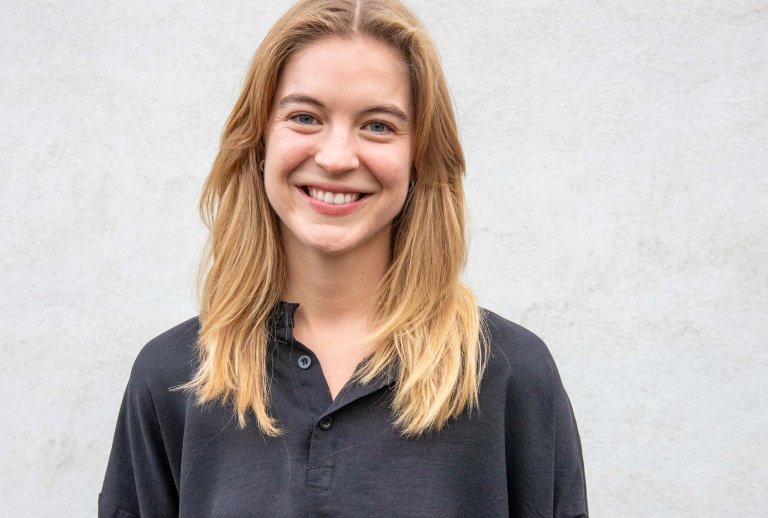 Portrett av Gina, sommerstudent ved FFI sommeren 2025.