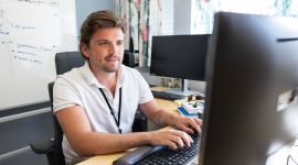 Oscar foran PC-en sommeren 2024.