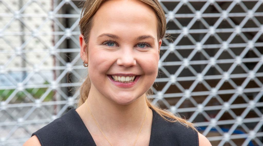 Portrett av sommerstudent Maria.