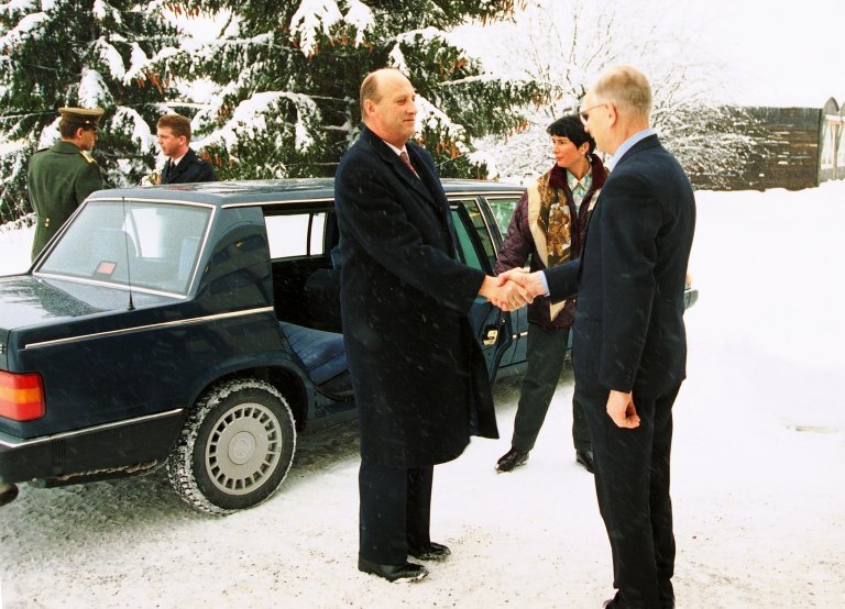 Kong Harald besøker FFI i 1994