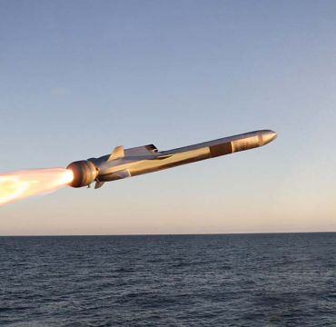 Oppskyting av missil. Foto