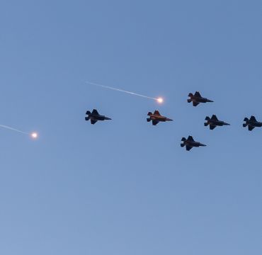 F-35A i formasjon, lager Julestjerna