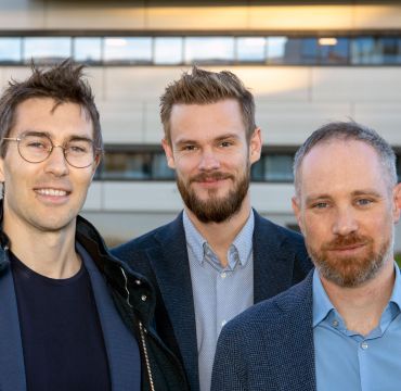 Portrett av forskarane. Frå venstre: seniorforskar Petter Y. Lindgren, forskar Erlend U. Nordvang og sjefsforskar Torbjørn Hanson.