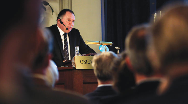 Sverre Diesen holder foredrag.